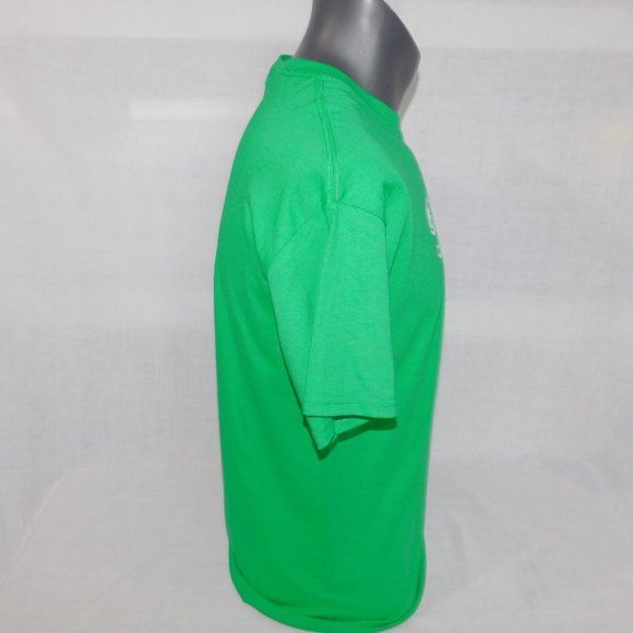 FREE HUGS ( Just kidding don't touch me )  Mens M Green Graphic T Shirt Unworn - Picture 7 of 10